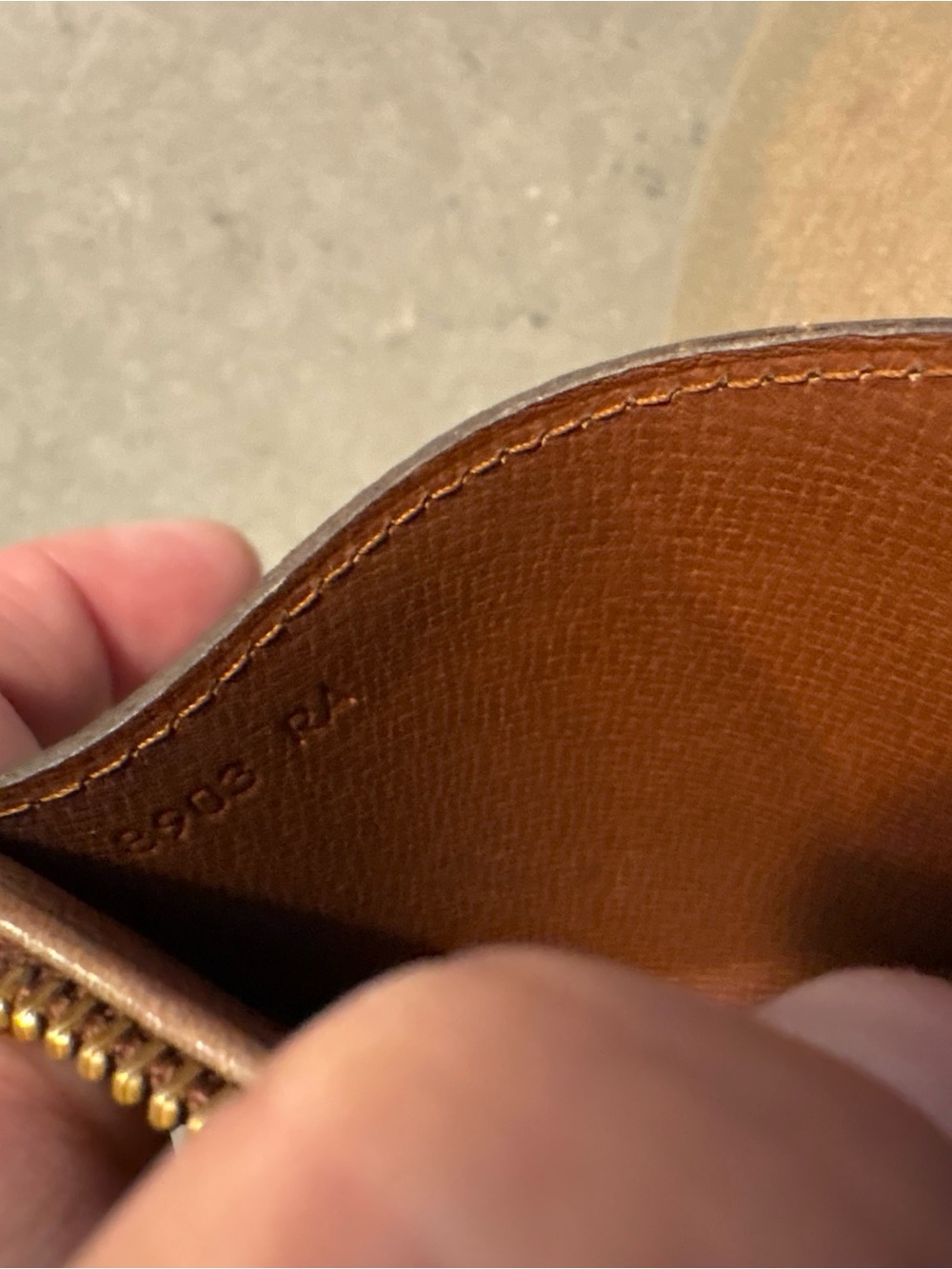 Louis Vuitton vintage Monogram Wallet - Picture 9 of 10